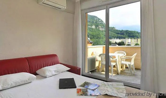 Ξενοδοχείο με διαμερίσματα Foch 3*